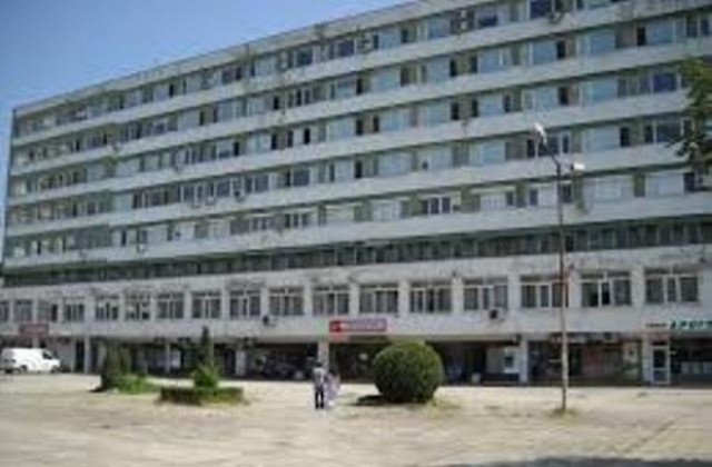 Двама полицаи в болницата след катастрофа