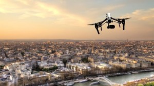 Дронове превзеха небето на Париж заради фестивал ВИДЕО