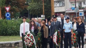 Поднесоха цветя пред Скърбящия войн