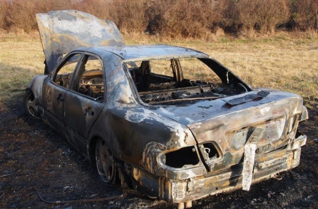 Пожар изпепели „Рено“ в Орлово