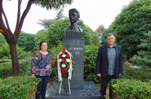 В Сапарева баня почетоха Съединението пред паметника на Васил Левски