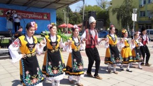 В Гулянци отбелязаха 42 години от обявяването му за град