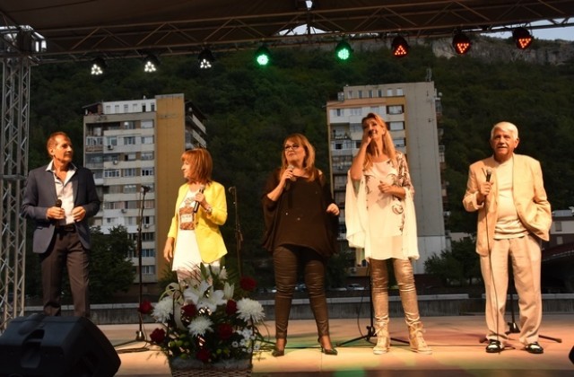 Вечните песни на България събраха ловчалии в Деня на Съединението