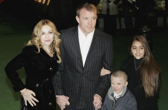 Мадона и Гай Ричи се споразумяха за попечителството над сина им Роко