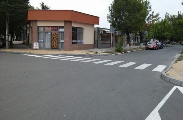 Започна подновяване на маркировката на улици в Нова Загора