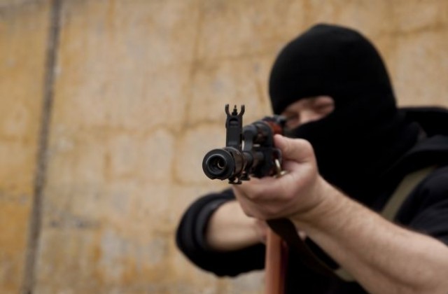 Появи се снимка на джихадистки боец, подготвящ нападения в Европа (СНИМКА)