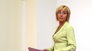 Манолова предлага да се отпускат средства на общини за местни