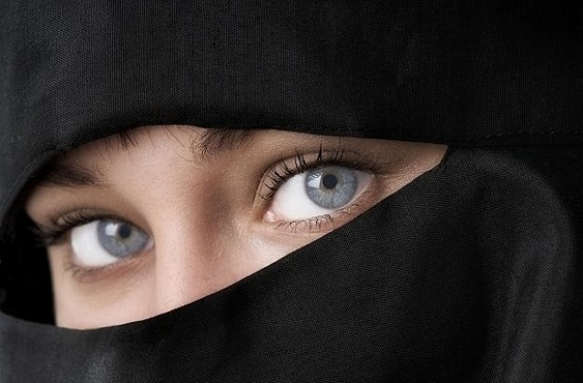 Норвежка фризьорка изгонила мюсюлманка с хиджаб, грози я затвор