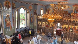 Дядо Владика почете храмовия празник на едно от наймалките села