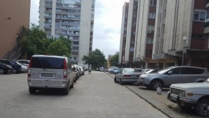 Изнервени шофьори се сбиха за паркомясто