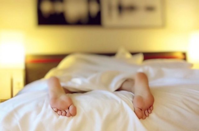 Кой спи повече - мъжете или жените?