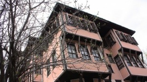Обвиниха двама за кражба от паметник на културата в Стария