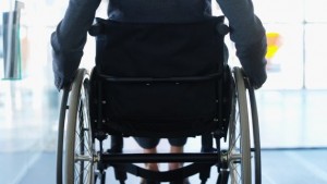  Мъж открадна пари от сутиена на бабичка в инвалидна количка 