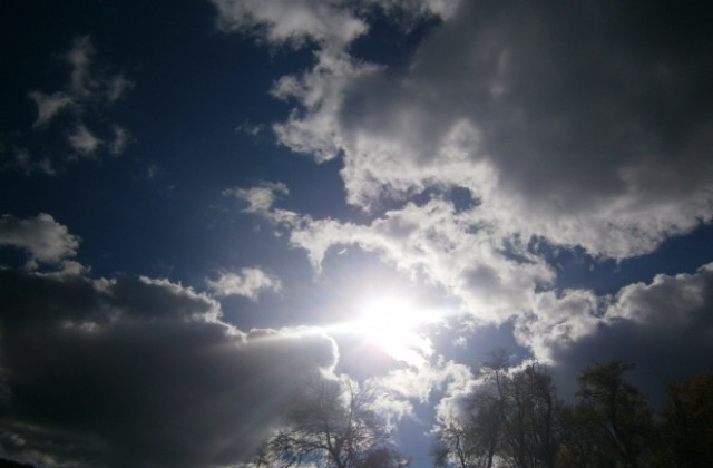 Времето на 10 септември: Облачно с превалявания