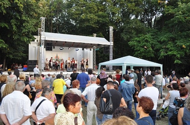 С концерт на Капанския ансамбъл започна Есенният панаир