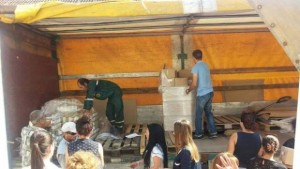 Раздават хранителни пакети на социално слаби в Девня