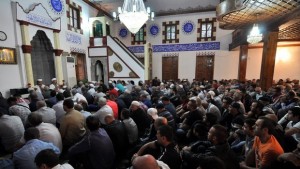 Препълниха Чарши джамия за Курбан байрама