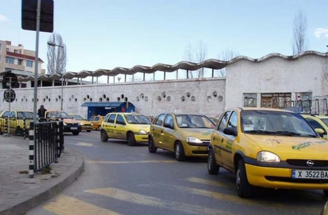 Предлагат 460 лв. годишен данък за таксиметровите шофьори в Хасково