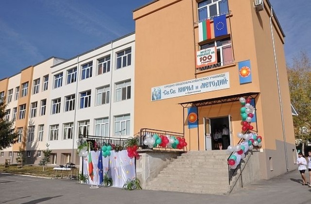 Строят закрит физкултурен салон в училището в Брезница