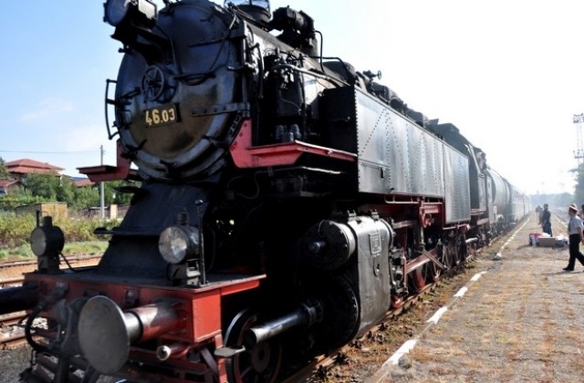 Уникален парен локомотив мина през Хасково и Димитровград
