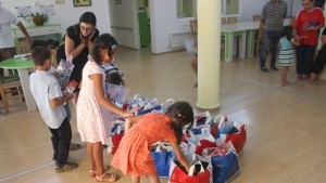 Плевенска фирма зарадва деца от Център за настаняване от семеен