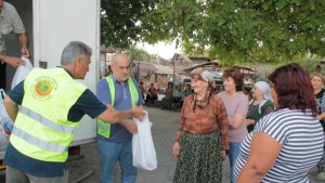 Дарение на агнешко месо в Търговище по повод Курбан байрам