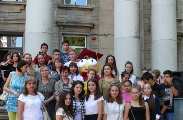 Учители и ученици от Молдова на обучение в РУ