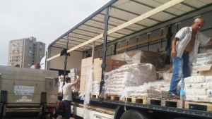 БЧК и Община Севлиево раздават пакети с храна на хора