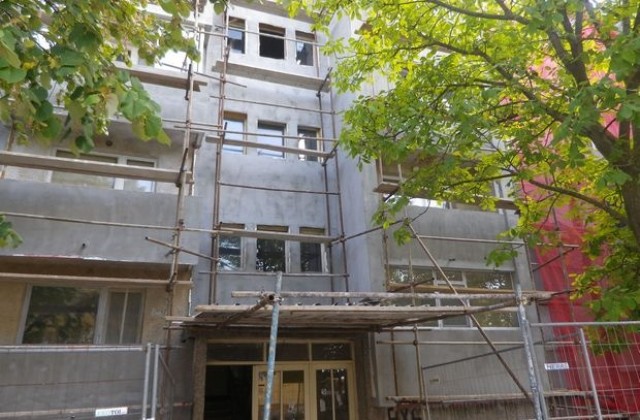 Общината следи за техническото изпълнение при санирането на блоковете в Болярово