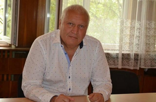Депутатът Васил Антонов изпрати поздравителни адреси до училищата в областта