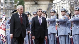 Затягат мерките за сигурност пристигат президентите от Арайолуш