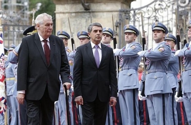 Затягат мерките за сигурност, пристигат президентите от Арайолуш