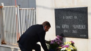Кметът Камбитов положи цветя пред паметната плоча на полковник Чамишки