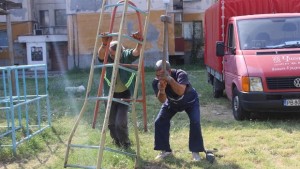 Премахват опасни детски площадки в Западен