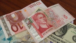 Добричлия върти уличен чейндж пробутва стари левове на чужденци