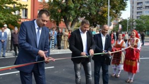Кметът др Атанас Камбитов откри новото кръстовище за кръгово движение