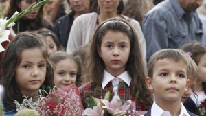 Децата тръгват на училище да ги пазим на пътя