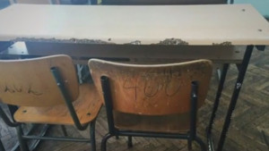 Класна стая във варненско училище в потресаващо състояние ВИДЕО