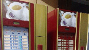 Петима разбивали кафеавтомати