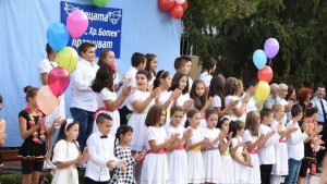 В НУ Христо Ботев 100 първокласника прекрачиха класните стаи галерия