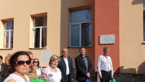 Кметът Гелев подари на първолаците в Сапарева баня ранички за