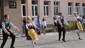Танц и минута мълчание за Никол и Даяна в ПМГХасково