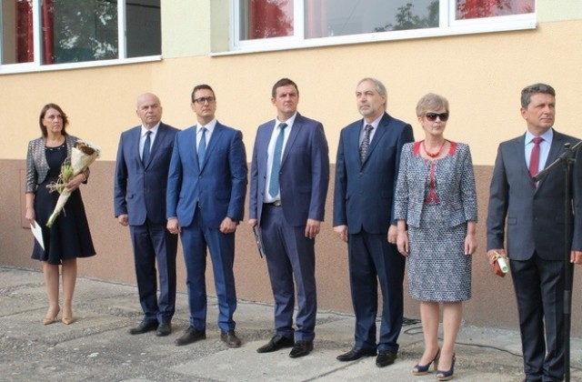 Областният управител гостува в ГПЧЕ Златаров за старта на учебната година