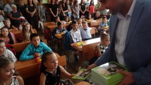 Бели гълъби за първия учебен ден в Стралджа