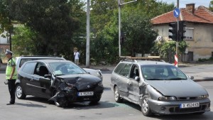 Два фиата се блъснаха до Цигарената в Хасково