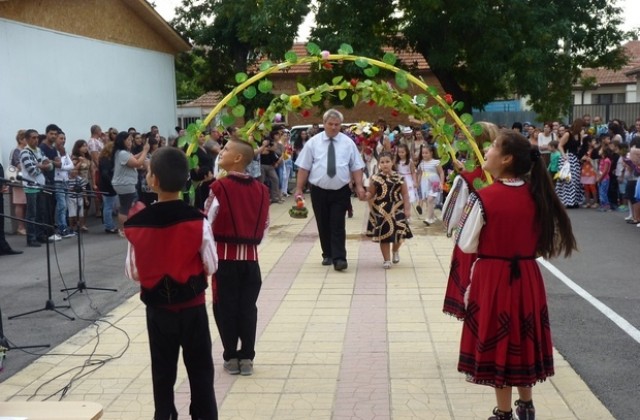 Започна учебната година в Нова Загора