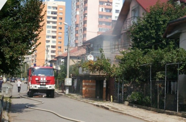 Пожар в къща на ул. Цар Петър в Кюстендил