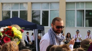 Необикновеният учител от Добрич който спечели доверието на децата