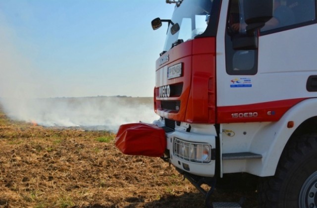 Голям пожар пламна на сметището в Ново село