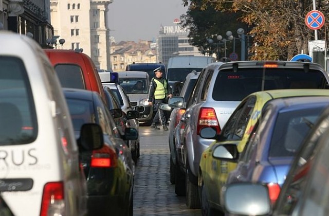 Купуваме повече нови автомобили